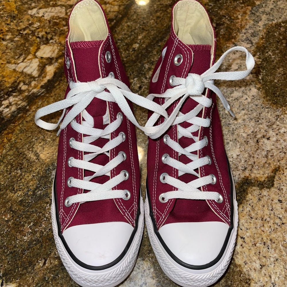 Womens Size 10 Maroon Chuck Taylor Converse